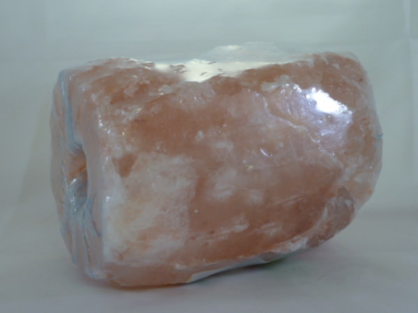 Salzleckstein, Natursalzleckstein, Pakistan mindestens 2,25kg (inkl. Kordel) – Bild 2